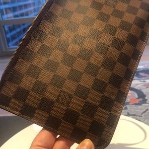 The wrist pouch from the larger neverfull large tote. Never used.